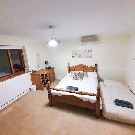 Old Slade Cottage - Train To London 30Mins, Heathrow 15Mins Away,Free Parking - En-Suit Rooms West Drayton  Экстерьер фото