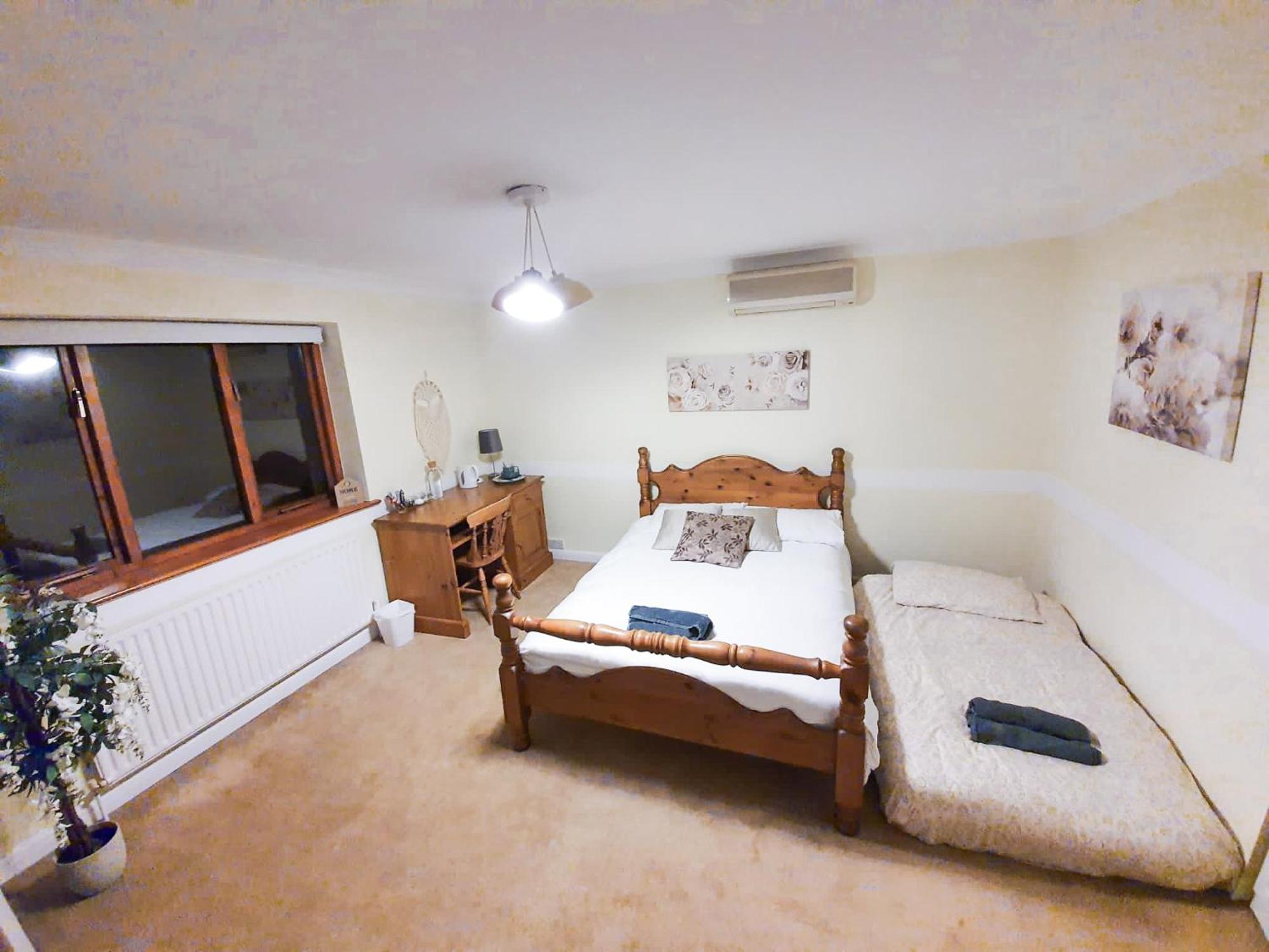 Old Slade Cottage - Train To London 30Mins, Heathrow 15Mins Away,Free Parking - En-Suit Rooms West Drayton  Экстерьер фото