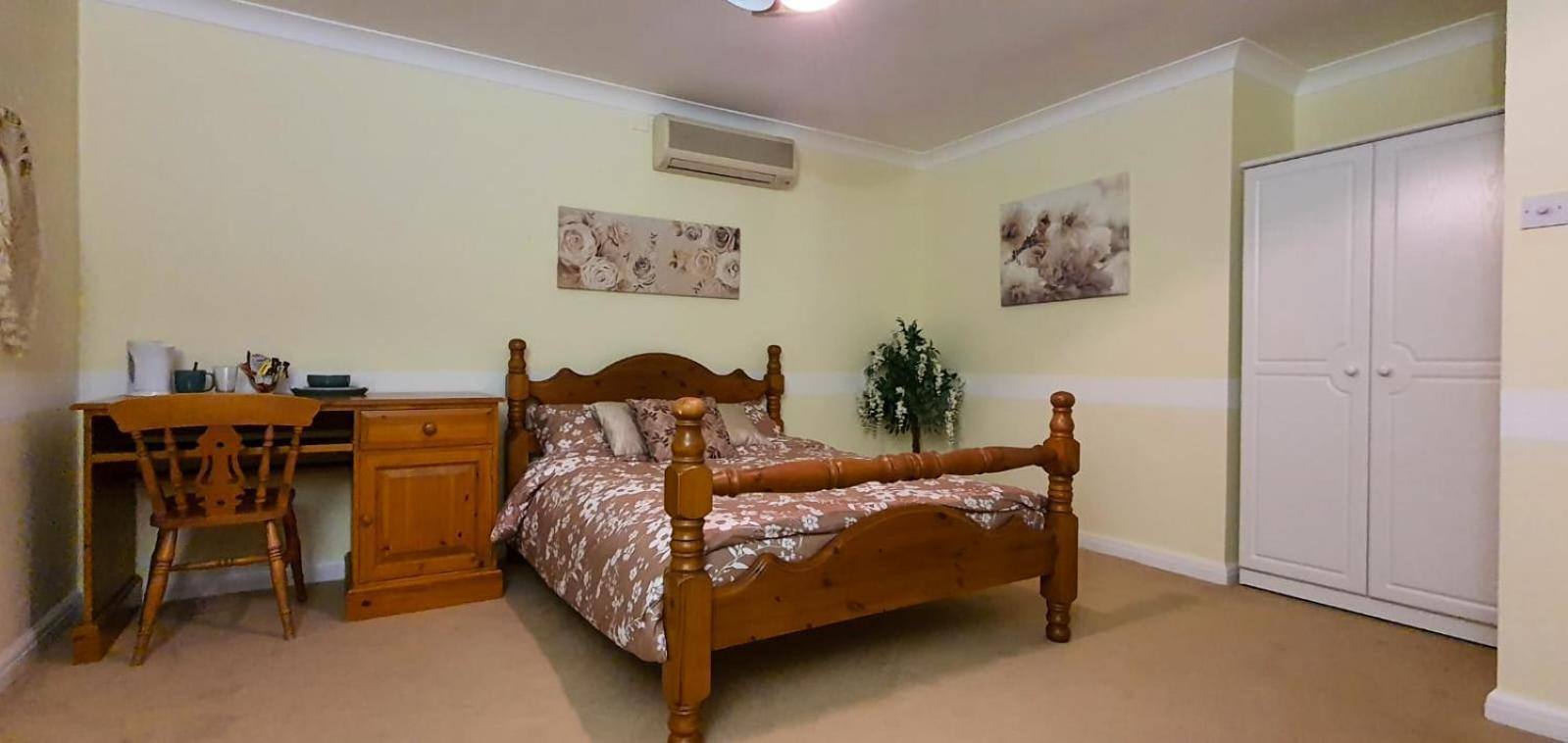 Old Slade Cottage - Train To London 30Mins, Heathrow 15Mins Away,Free Parking - En-Suit Rooms West Drayton  Экстерьер фото