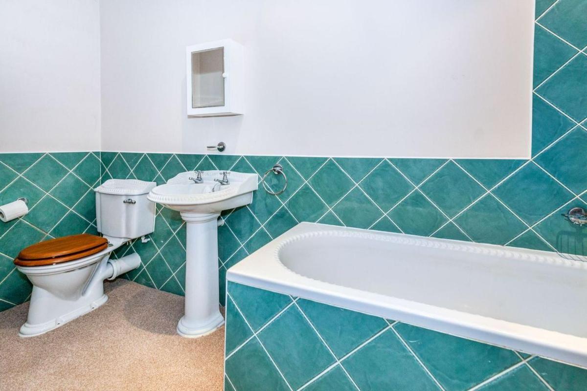 Old Slade Cottage - Train To London 30Mins, Heathrow 15Mins Away,Free Parking - En-Suit Rooms West Drayton  Экстерьер фото