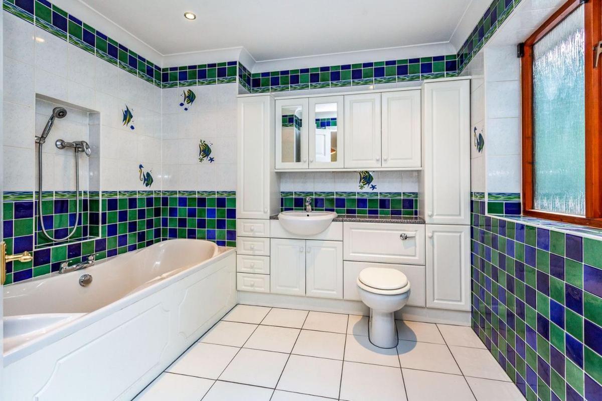 Old Slade Cottage - Train To London 30Mins, Heathrow 15Mins Away,Free Parking - En-Suit Rooms West Drayton  Экстерьер фото