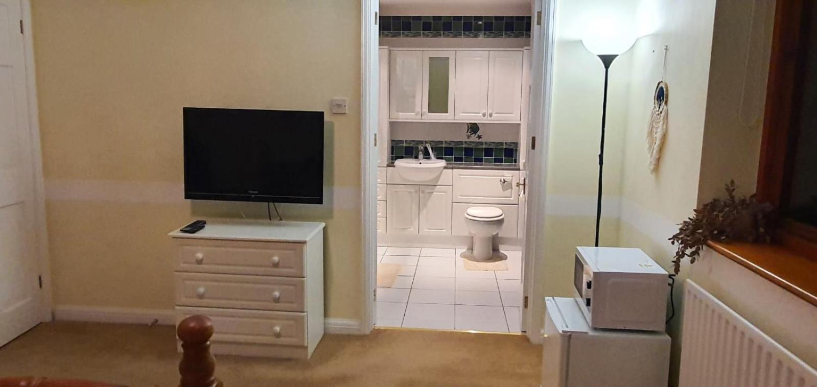 Old Slade Cottage - Train To London 30Mins, Heathrow 15Mins Away,Free Parking - En-Suit Rooms West Drayton  Номер фото